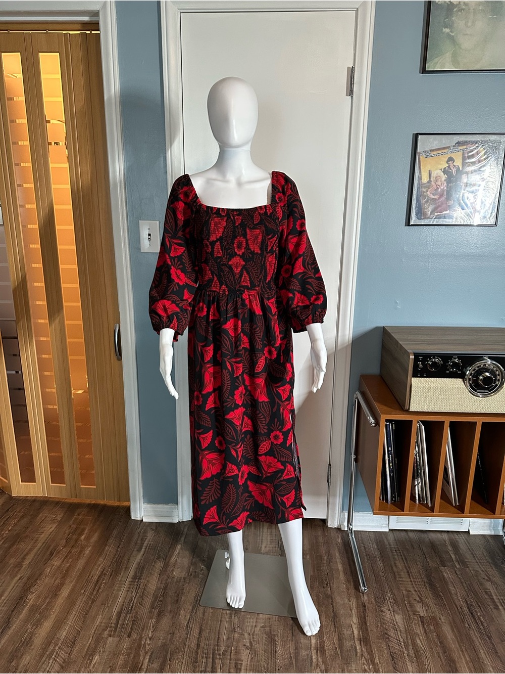 Red Floral Midi Dress with Puff Sleeves and Square Neckline